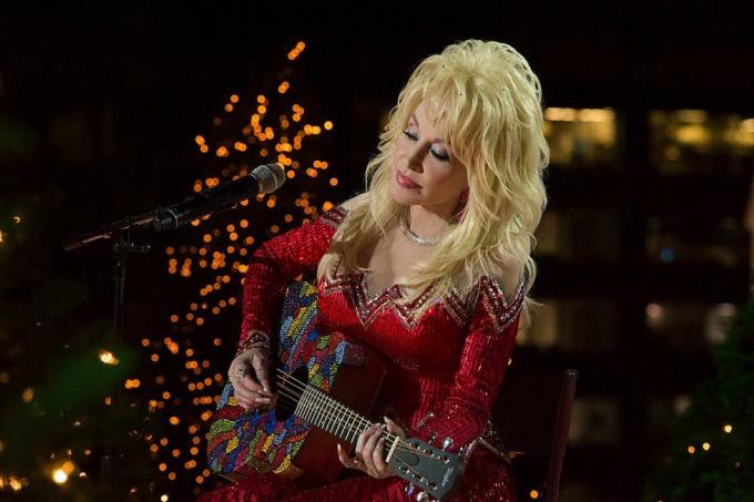 Božić u Rockefeller centru 2016. na slici Dolly Parton na probama za Božić 2016. u Rockefeller centar fotografija Virginia sherwoodnbcu foto banknbcuniversal preko Getty Images preko Getty slike
