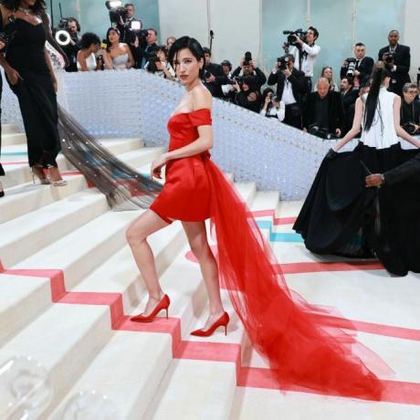 kelsey asbille na met gala