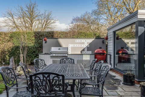 lordship cottage for sale patio
