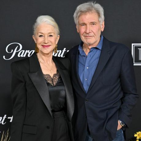 los angeles, kalifornija 2. prosinca helen mirren i harrison ford prisustvuju premijeri paramounta u los angelesu 1923. u hollywoodskoj američkoj legiji 2. prosinca 2022. u Los Angelesu, Kalifornija, fotografija axellebauera griffinfilmmagic