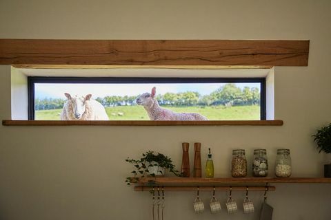 Pogled na prozor ovce izvana