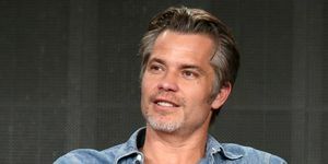 timothy olyphant govori na pozornici tijekom 'justified' panela, novinarska turneja udruženja televizijskih kritičara, siječanj 2015. u pasadeni