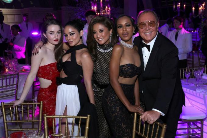 kaitlyn dever, vanessa hudgens, ashley park, kerry washington i michael kors