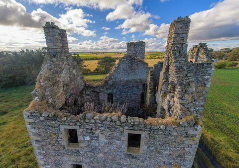 Povijesni škotski dvorac, dvorac Knockhall, na prodaju 130.000 funti