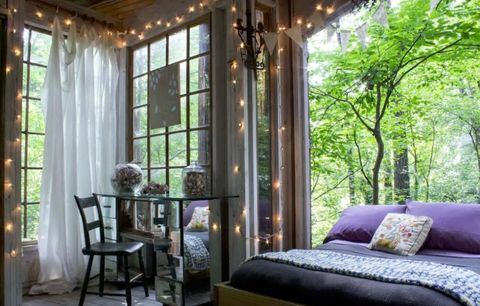 U osamljenoj kućici s drvećem - Atlanta - Airbnb - ljubičasti krevet