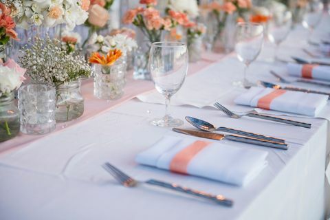 postavljanje vjenčanog stola