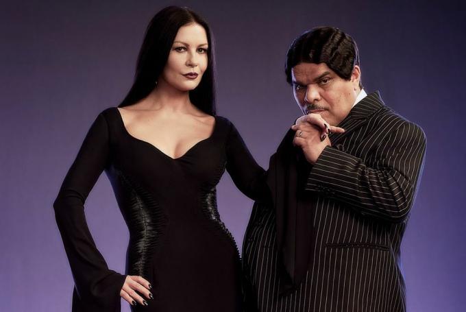 srijeda od l do r catherine zeta jones kao morticia addams, luis guzmán kao gomez addams u srijedu cr matthias clamernetflix © 2022