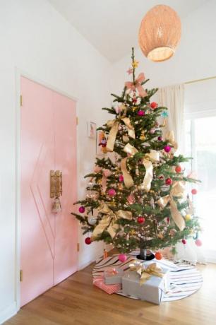 zlatni ukrasi za božićno drvce