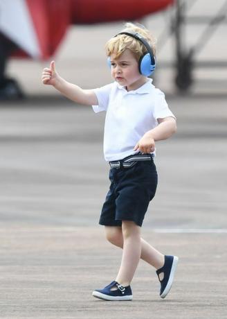 Princ George vozi helikopterom