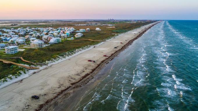 padre island šarena večer na plaži pogled dronom iz zraka preko valova padre island obala teksaškog zaljeva rajski bijeg tajna