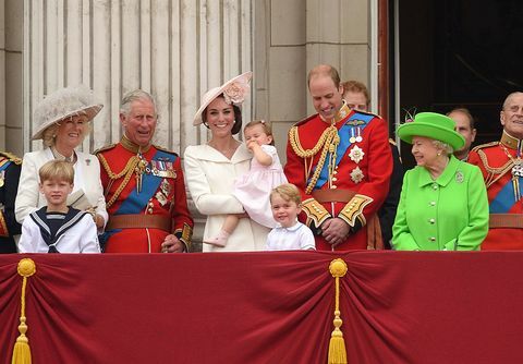 Kraljevska obitelj u Buckinghamskoj palači