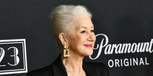 los angeles, kalifornija 2. prosinca helen mirren prisustvuje premijeri filma paramounts 1923. u los angelesu hollywoodska američka legija 2. prosinca 2022. u los angelesu, kalifornija, fotografija robina l marshallfilmmagic