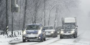 zimska vožnja po snježnoj mećavi