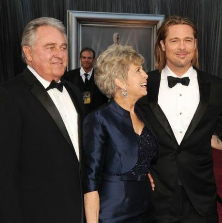 brad pitt s roditeljima william pitt i jane pitt na dodjeli oscara 2012. godine