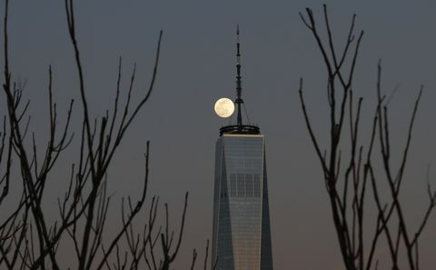 Izlazak Mjeseca nad Donjim Manhattanom u New Yorku