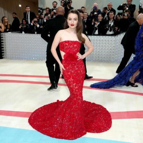 new york, new york 1. svibnja kaitlyn dever prisustvuje met gala svečanosti 2023. koja slavi liniju karla lagerfelda ljepote u Metropolitan Museum of Art 1. svibnja 2023. u New Yorku, fotografija jeffa kravitzfilmmagic