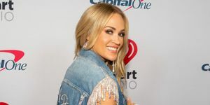 Austin, Teksas – 7. svibnja Carrie Underwood pozira iza pozornice tijekom iheartcountry festivala u Moody Centeru 7. svibnja 2022. u Austinu, Teksas fotografija Barry Brecheisengetty slike