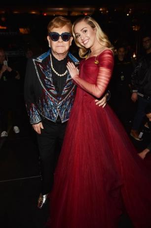 Miley Cyrus i Elton John izvode "maleni plesač" na Grammyju 2018. godine