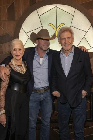 las vegas, nevada 3. prosinca helen mirren, taylor sheridan i harrison ford posjećuju las vegas 1923. premijera u kinu na bis u wynn las vegasu 3. prosinca 2022. u las vegasu, nevada, fotografija shy mcgrathwireimage